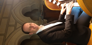 Kantor Hans Kielblock an der Orgel der Ringkirche