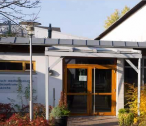 Eingang der Ev.-meth.-Kirche Mühlheim