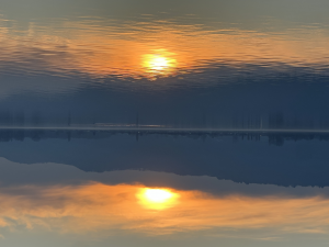 Sonnenuntergang über einem See