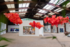 NordArt 2025, Blick in eine der Ausstellungshallen der Carlshütte