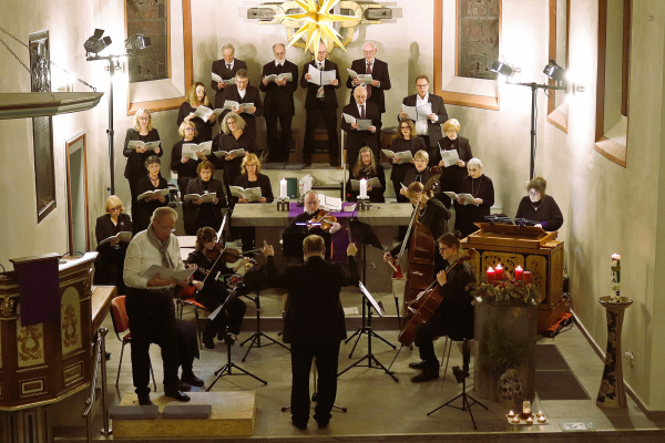 Die Kantorei und das Orchester der Musikkirche im Advent 2025.